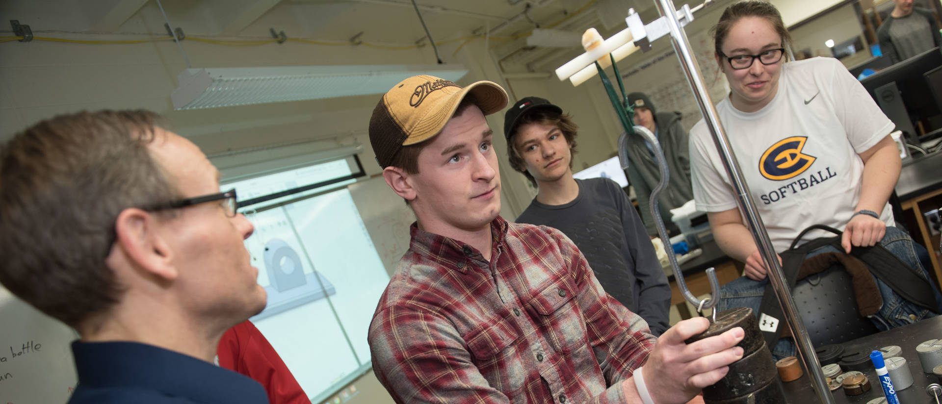 Students working in MSE 120 Intro to Engineering Lab