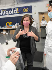 Jodi Thesing-Ritter and students on vaccine clinic