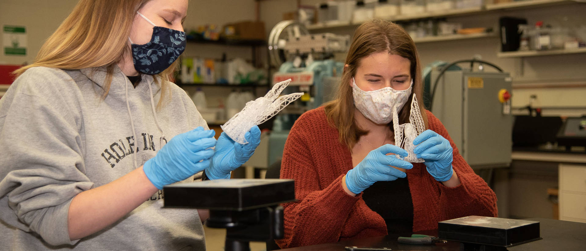 Female students in 3D printing lab