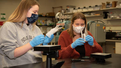 Female students in 3D printing lab