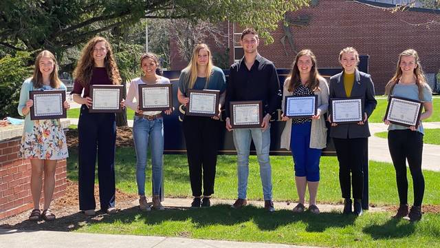 2021 Outstanding and Distinguished Management Students