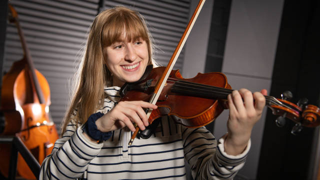 Hannah Sternberg, music education major playing violin