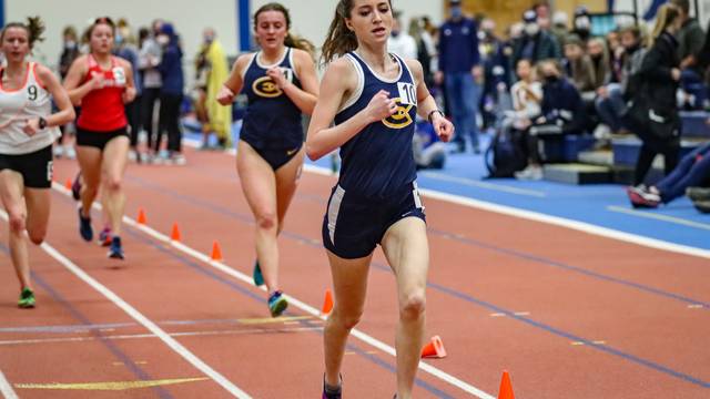 Women indoor track race