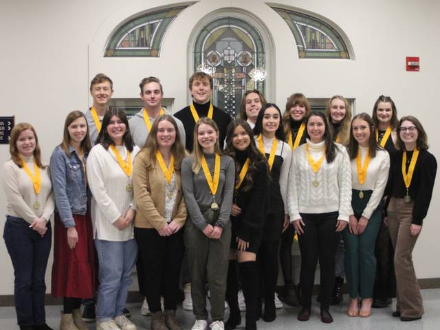 Fall 2022 honors graduates pose with their medallions