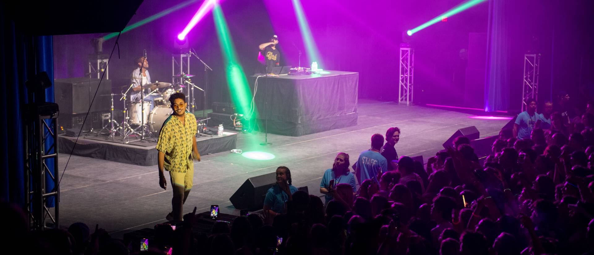 Hip hop singer Bryce Vine playing a 2022 concert in Zorn Arena