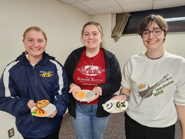 Honors LLC students showing their cookie decorating skills.