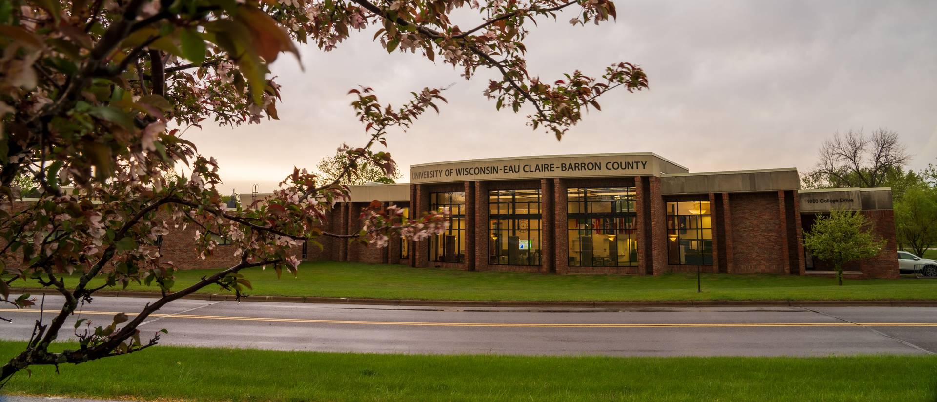UW-Eau Claire – Barron County outdoor building photo