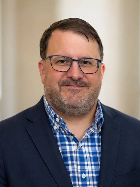 Headshot photo of Dr. Mike Axelrod