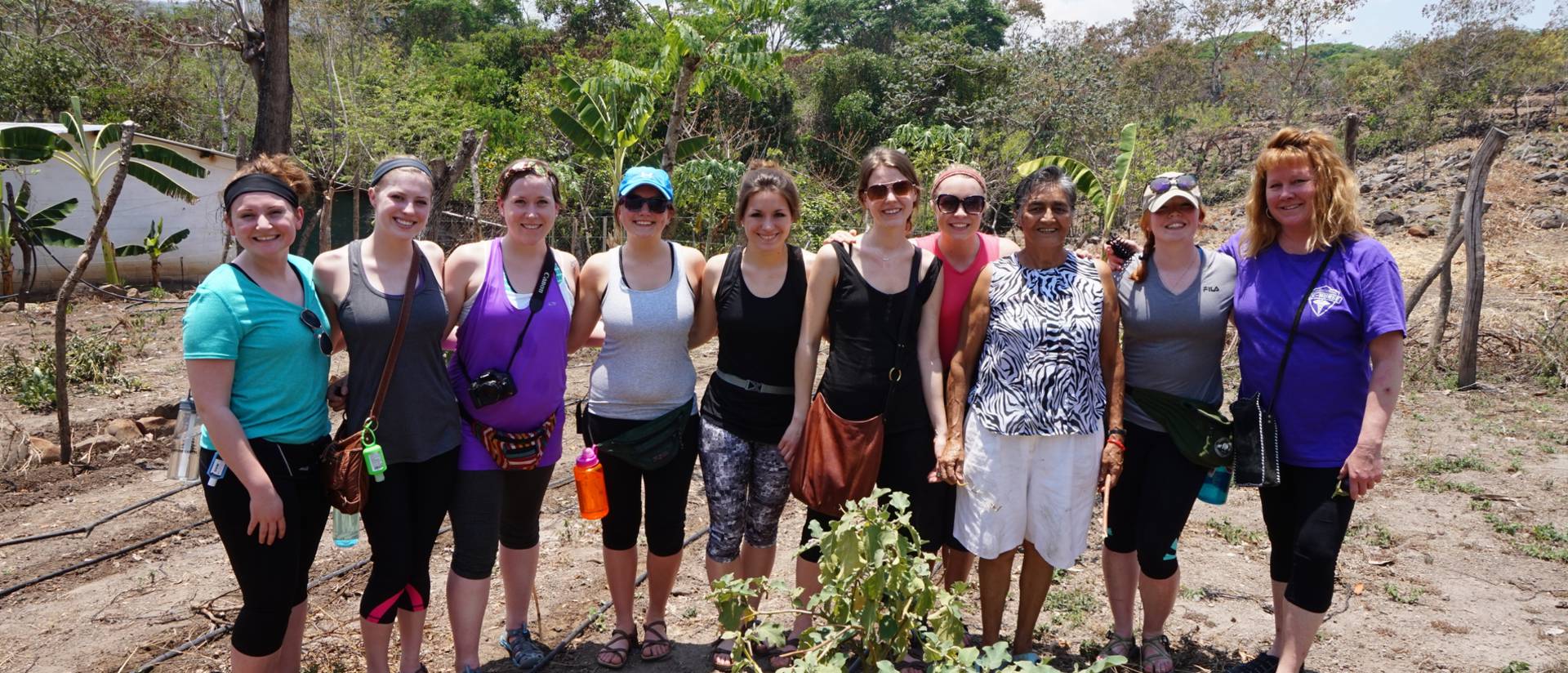 Blugolds and hosts in El Salvador