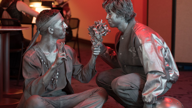 Actors as statues during the Viennese Ball.