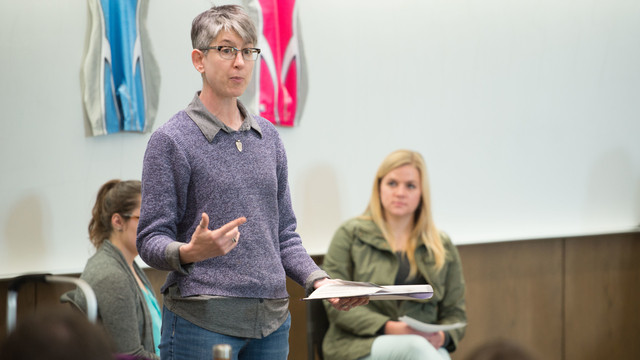 Dr. Pam Forman teaching sociology class