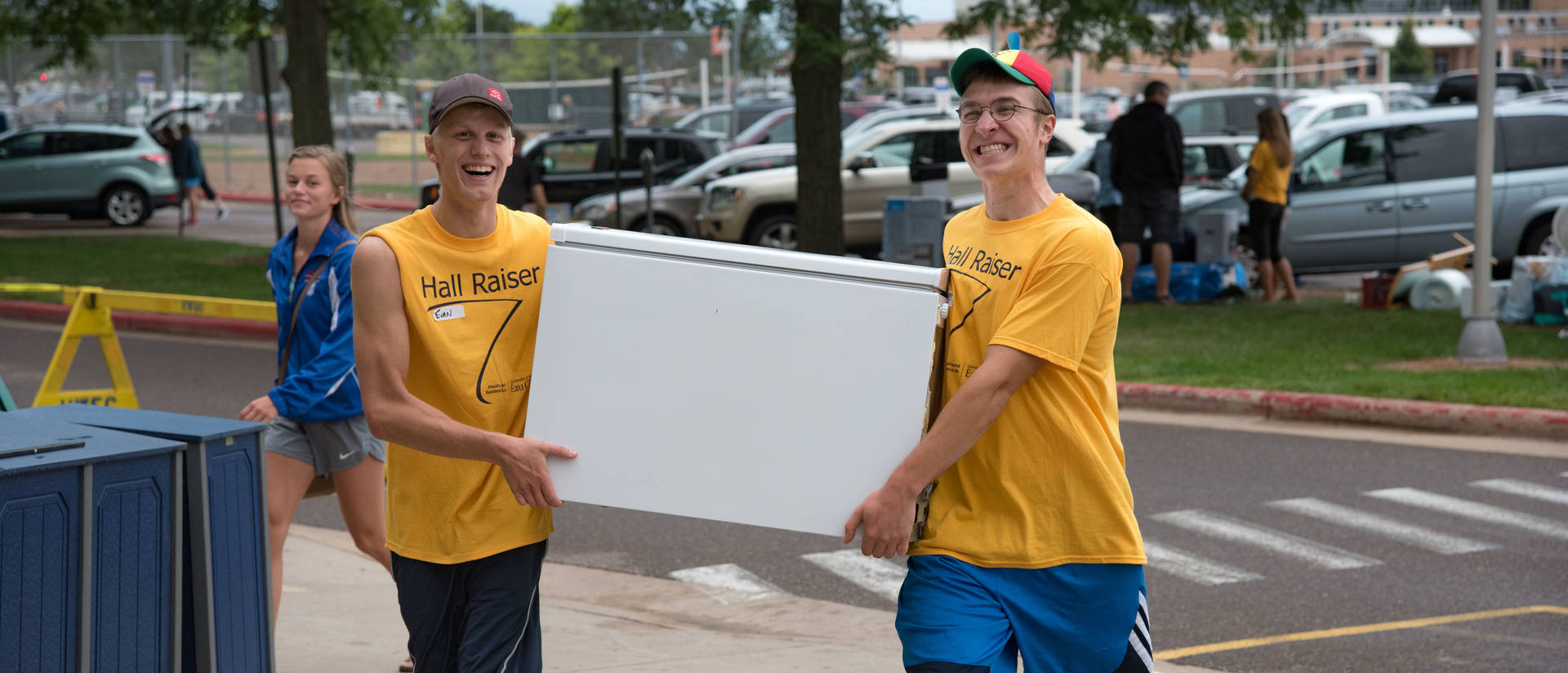 students moving into residence halls