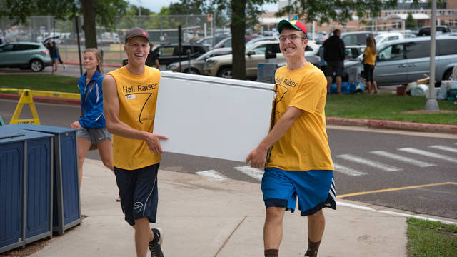 students moving into residence halls