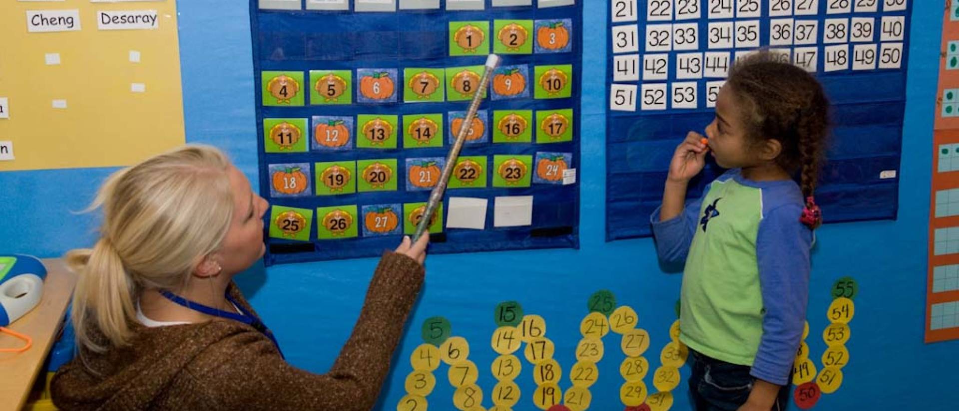 Student teaching an elementary child numbers